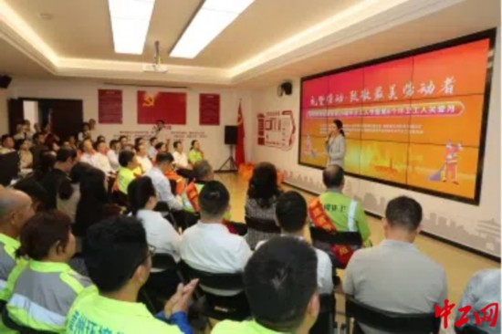 福建舉行慶祝第29屆環(huán)衛(wèi)工人節(jié)暨第6個環(huán)衛(wèi)工人關愛月活動。薛曉秋 攝
